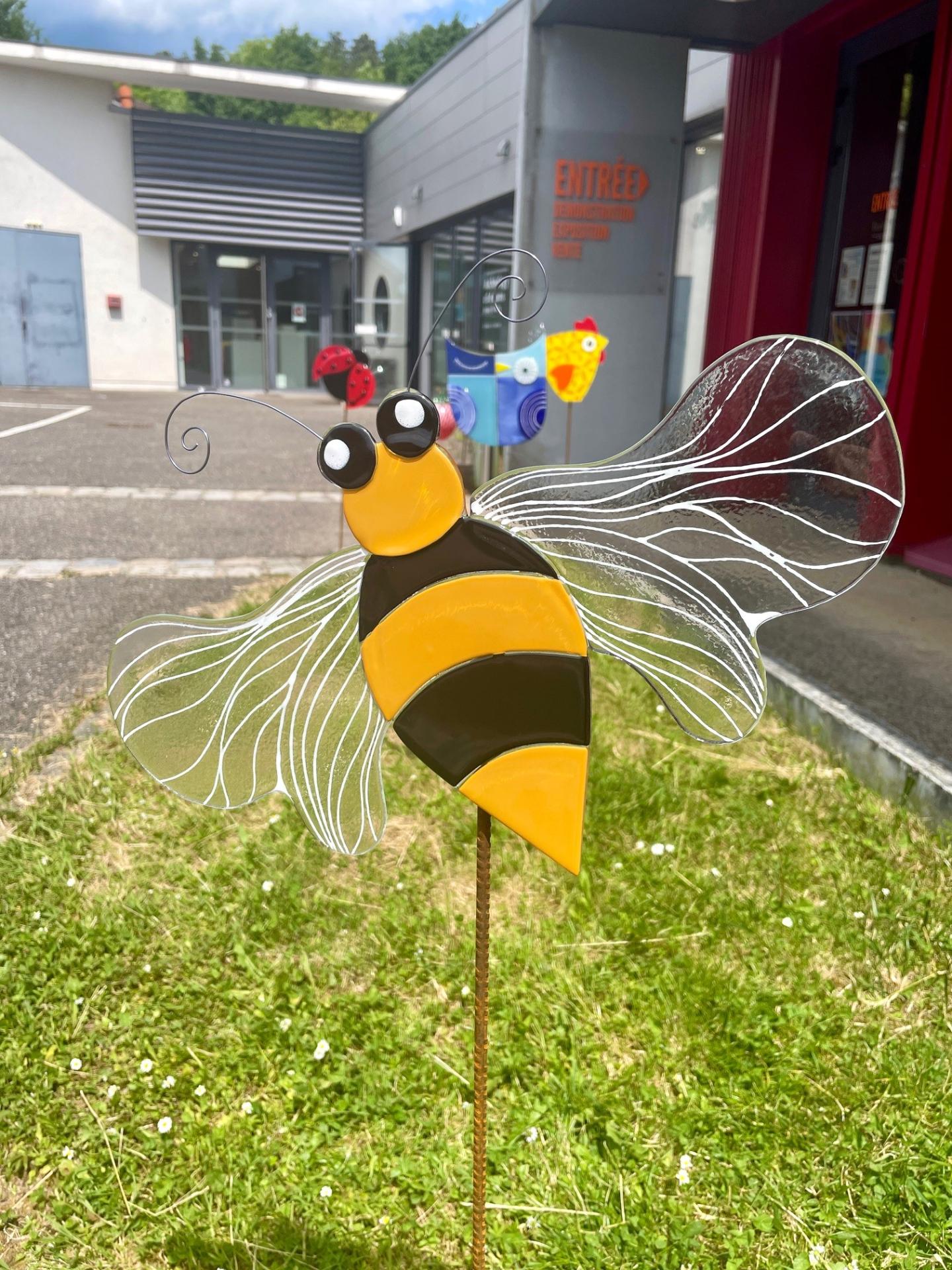 Decoration jardin abeille